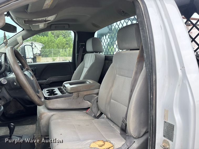 image for item DZ4546 2017 Chevrolet Silverado 3500HD Flatbed pickup truck