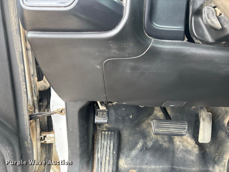 image for item DZ4546 2017 Chevrolet Silverado 3500HD Flatbed pickup truck