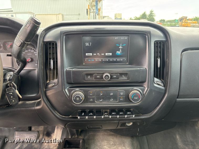 image for item DZ4546 2017 Chevrolet Silverado 3500HD Flatbed pickup truck