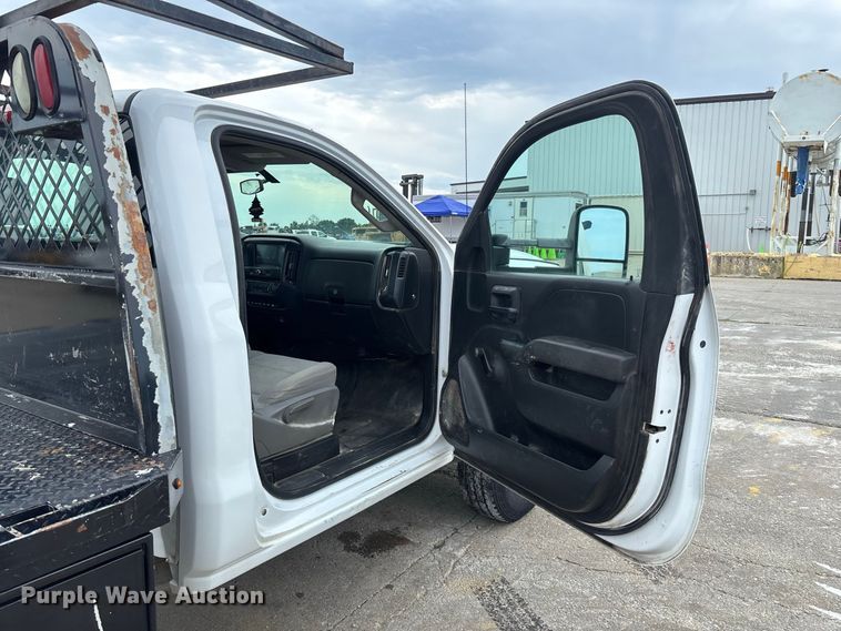 image for item DZ4546 2017 Chevrolet Silverado 3500HD Flatbed pickup truck