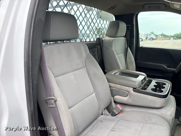 image for item DZ4546 2017 Chevrolet Silverado 3500HD Flatbed pickup truck