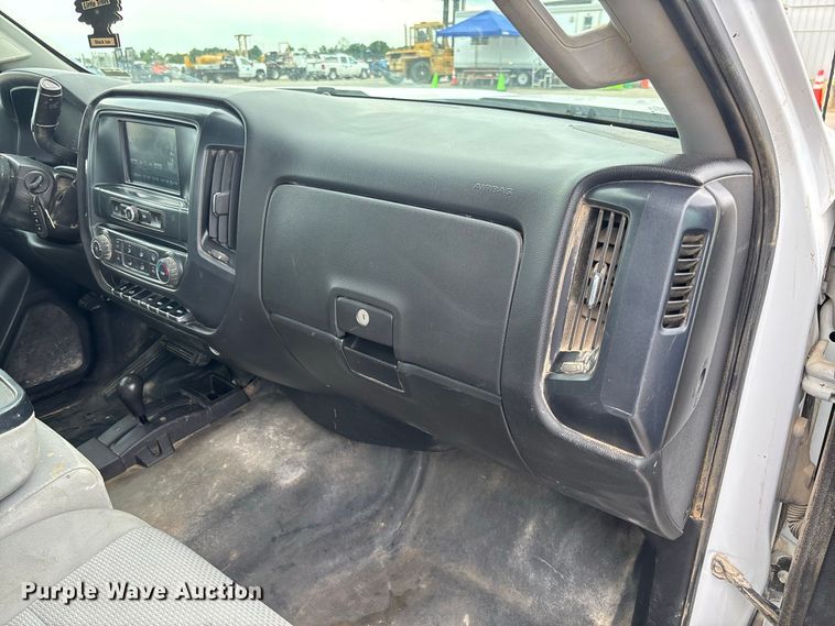 image for item DZ4546 2017 Chevrolet Silverado 3500HD Flatbed pickup truck
