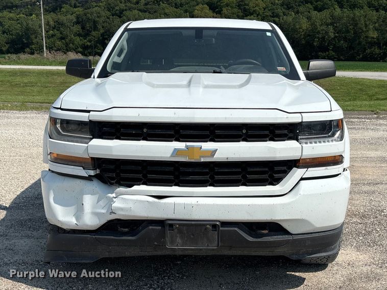 image for item DZ4571 2018 Chevrolet Silverado 1500 Crew Cab pickup truck