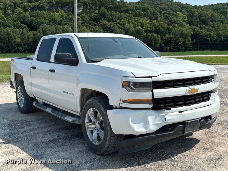 image for item DZ4571 2018 Chevrolet Silverado 1500 Crew Cab pickup truck