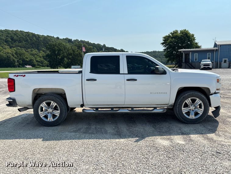 image for item DZ4571 2018 Chevrolet Silverado 1500 Crew Cab pickup truck