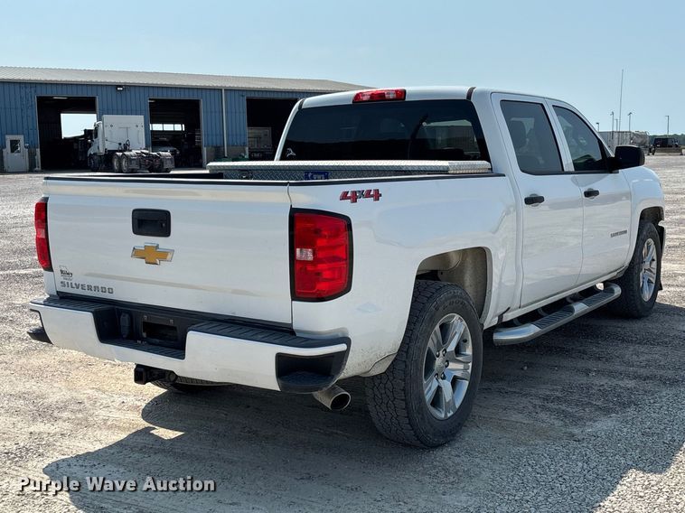 image for item DZ4571 2018 Chevrolet Silverado 1500 Crew Cab pickup truck