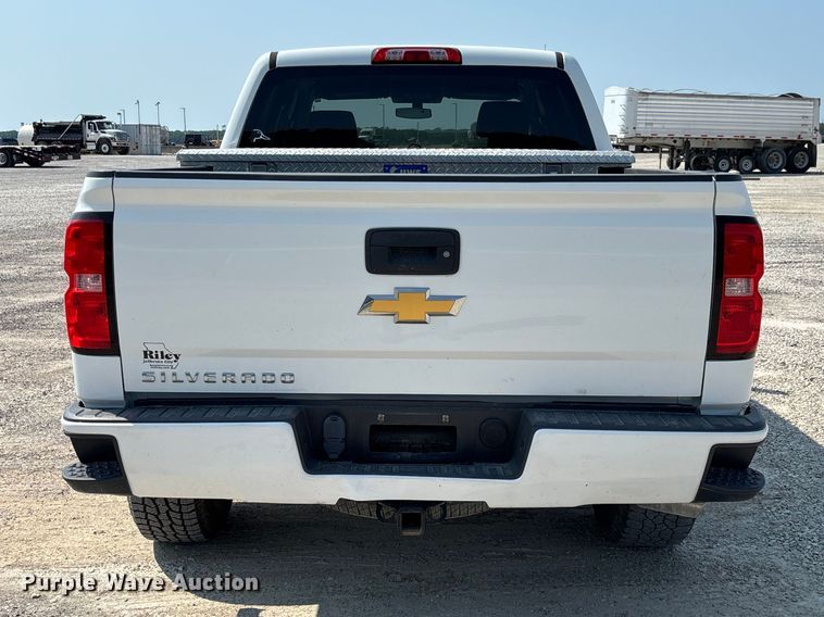 image for item DZ4571 2018 Chevrolet Silverado 1500 Crew Cab pickup truck