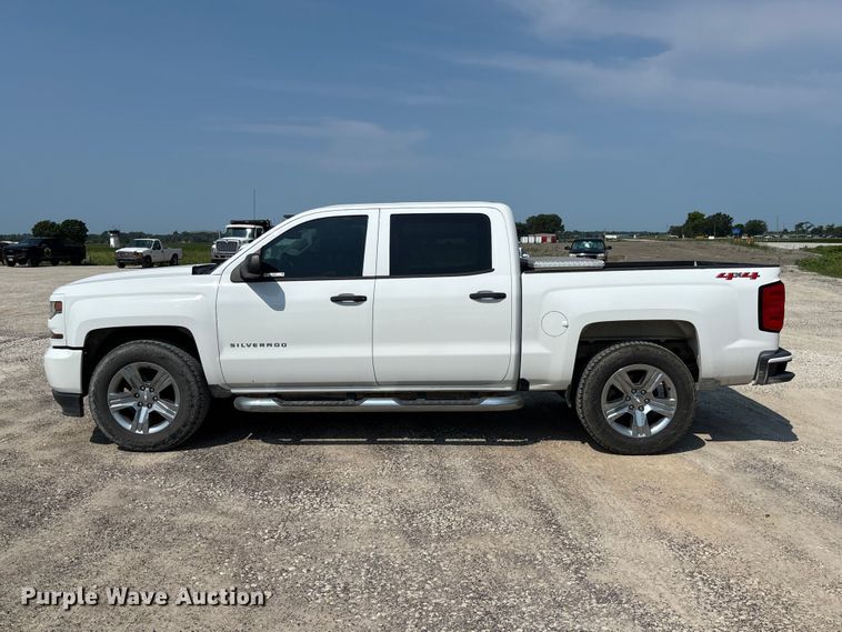 image for item DZ4571 2018 Chevrolet Silverado 1500 Crew Cab pickup truck