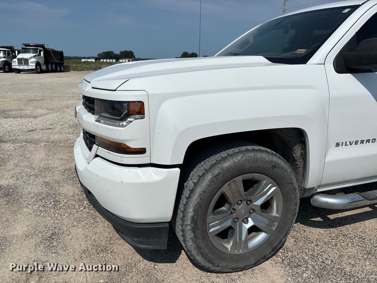 image for item DZ4571 2018 Chevrolet Silverado 1500 Crew Cab pickup truck