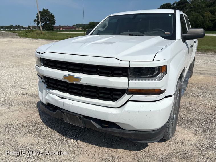 image for item DZ4571 2018 Chevrolet Silverado 1500 Crew Cab pickup truck