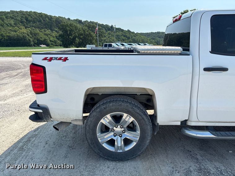 image for item DZ4571 2018 Chevrolet Silverado 1500 Crew Cab pickup truck