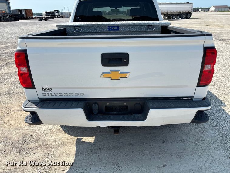 image for item DZ4571 2018 Chevrolet Silverado 1500 Crew Cab pickup truck