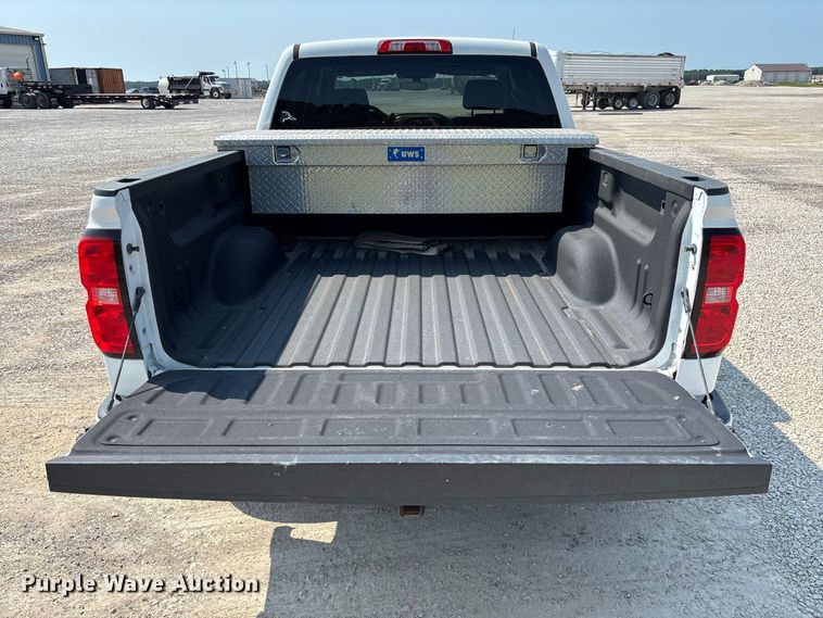 image for item DZ4571 2018 Chevrolet Silverado 1500 Crew Cab pickup truck