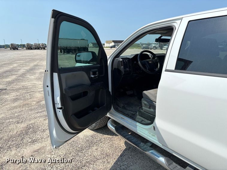 image for item DZ4571 2018 Chevrolet Silverado 1500 Crew Cab pickup truck