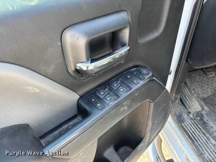 image for item DZ4571 2018 Chevrolet Silverado 1500 Crew Cab pickup truck