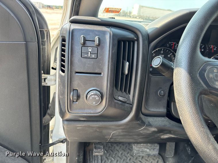 image for item DZ4571 2018 Chevrolet Silverado 1500 Crew Cab pickup truck