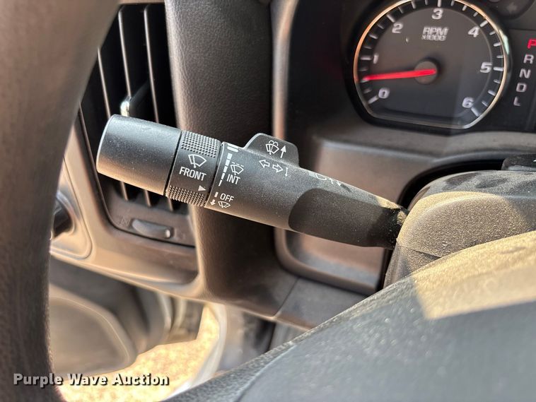 image for item DZ4571 2018 Chevrolet Silverado 1500 Crew Cab pickup truck