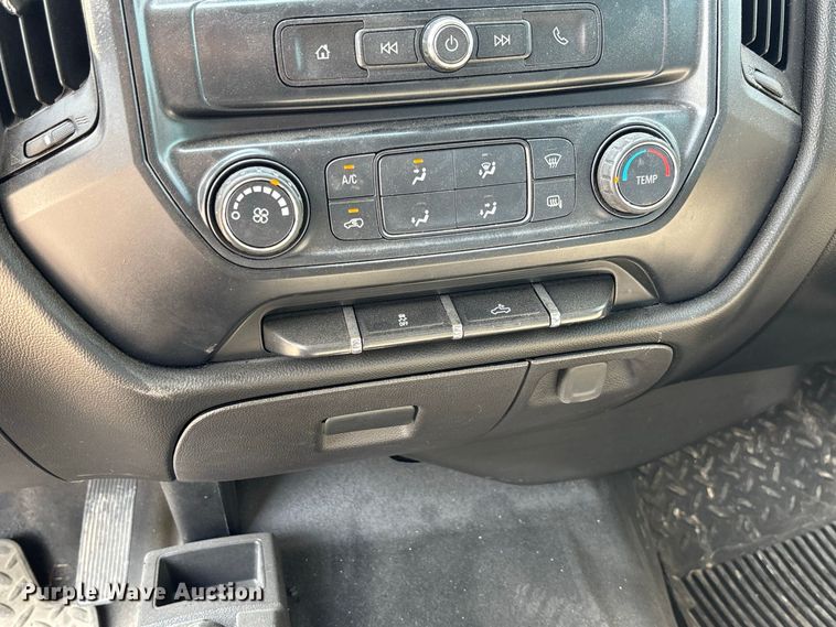 image for item DZ4571 2018 Chevrolet Silverado 1500 Crew Cab pickup truck