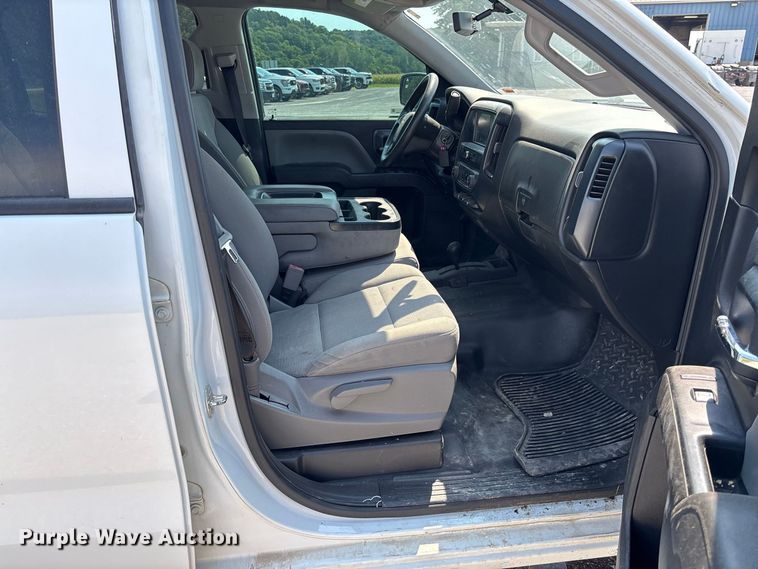 image for item DZ4571 2018 Chevrolet Silverado 1500 Crew Cab pickup truck
