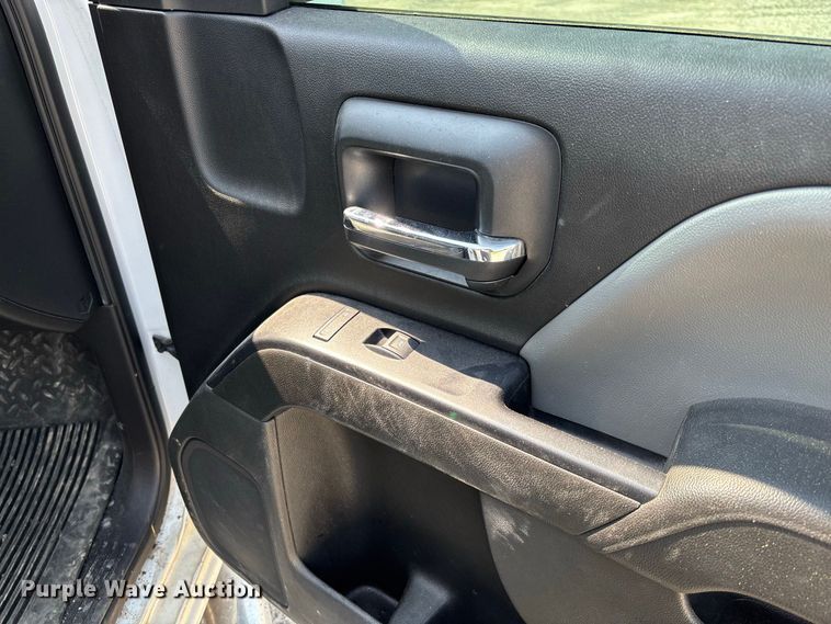 image for item DZ4571 2018 Chevrolet Silverado 1500 Crew Cab pickup truck