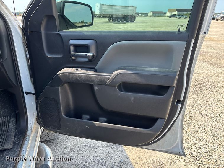 image for item DZ4571 2018 Chevrolet Silverado 1500 Crew Cab pickup truck