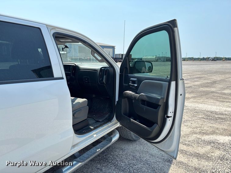 image for item DZ4571 2018 Chevrolet Silverado 1500 Crew Cab pickup truck
