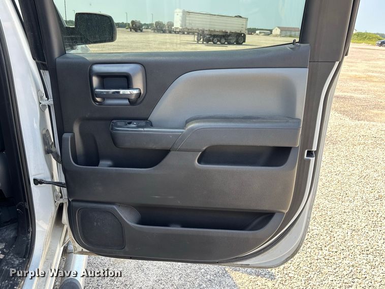 image for item DZ4571 2018 Chevrolet Silverado 1500 Crew Cab pickup truck