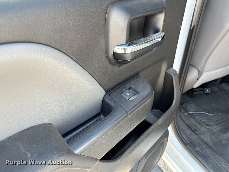 image for item DZ4571 2018 Chevrolet Silverado 1500 Crew Cab pickup truck