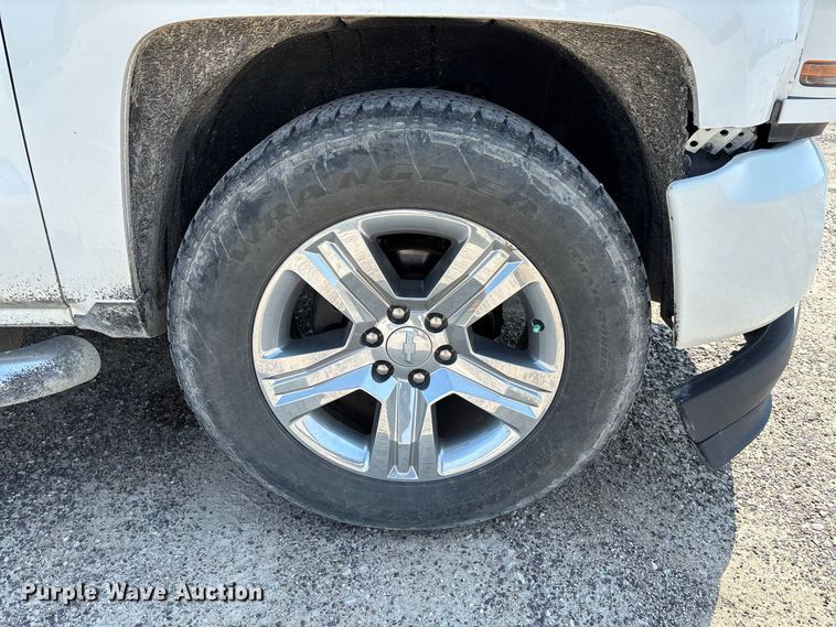 image for item DZ4571 2018 Chevrolet Silverado 1500 Crew Cab pickup truck