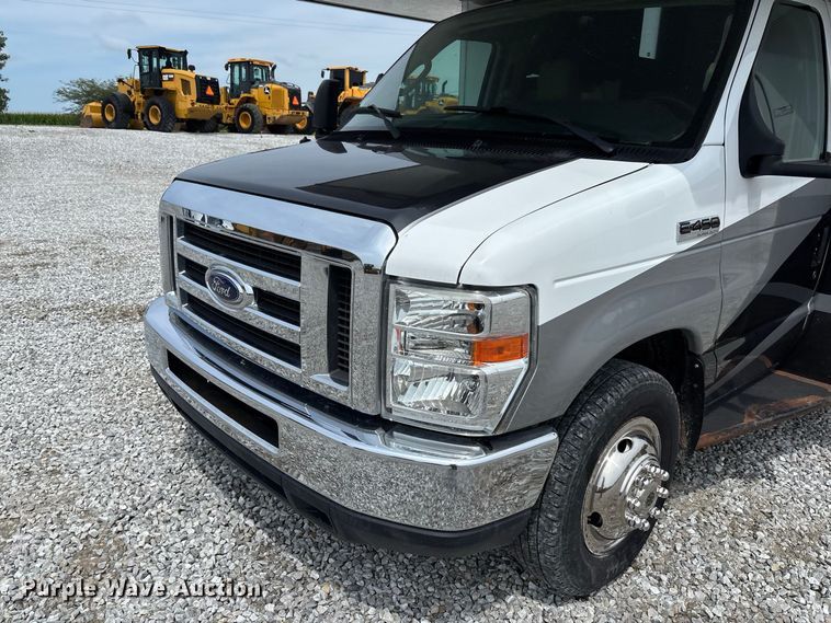 image for item DZ4580 2012 Ford E450 Super Duty Fleetwood Jamboree RV