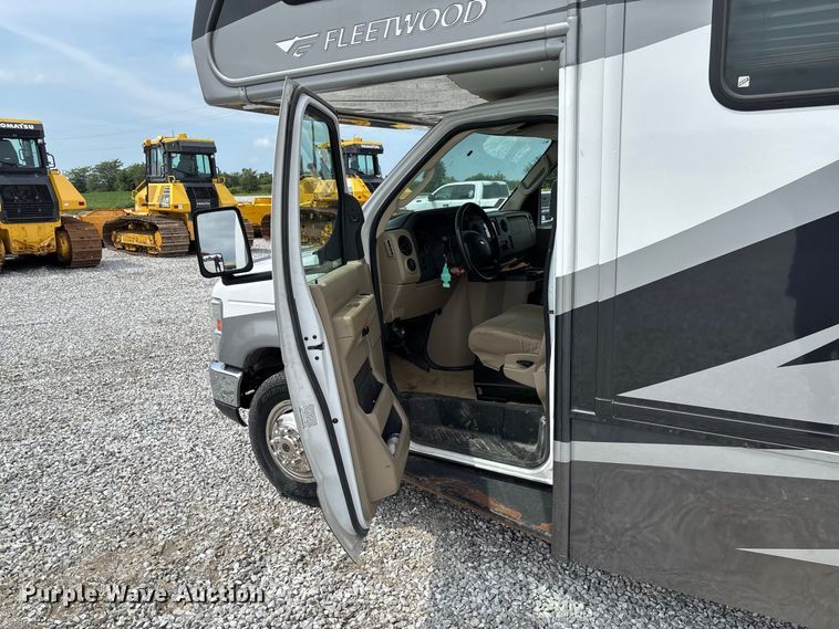 image for item DZ4580 2012 Ford E450 Super Duty Fleetwood Jamboree RV