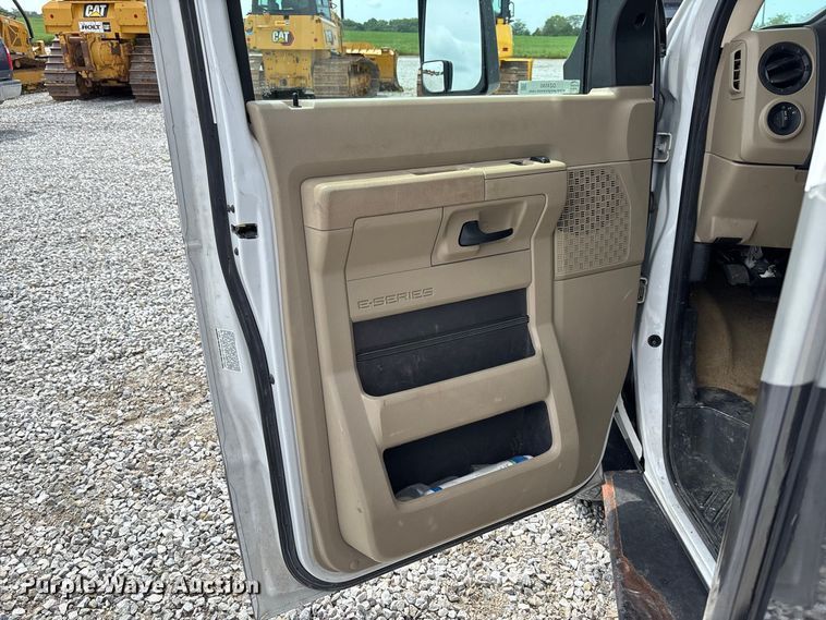 image for item DZ4580 2012 Ford E450 Super Duty Fleetwood Jamboree RV