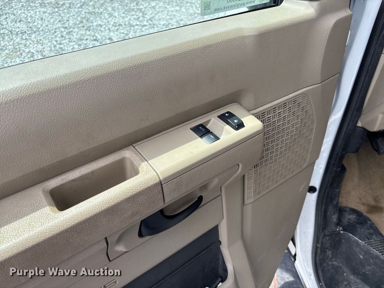 image for item DZ4580 2012 Ford E450 Super Duty Fleetwood Jamboree RV