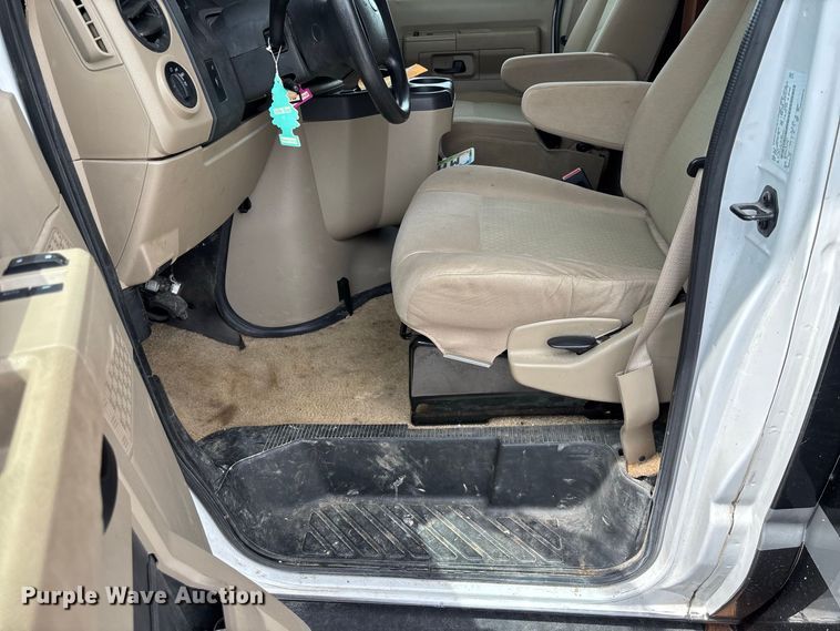 image for item DZ4580 2012 Ford E450 Super Duty Fleetwood Jamboree RV