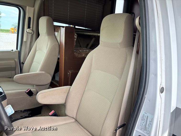 image for item DZ4580 2012 Ford E450 Super Duty Fleetwood Jamboree RV
