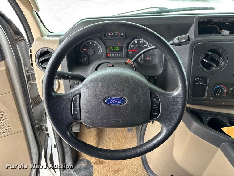 image for item DZ4580 2012 Ford E450 Super Duty Fleetwood Jamboree RV