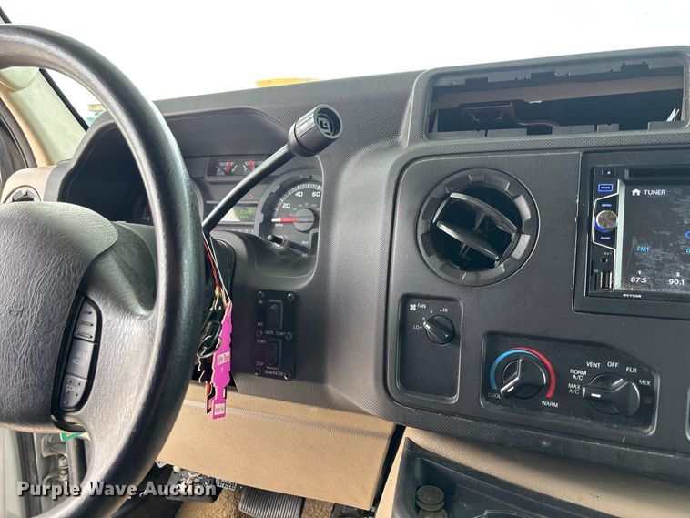 image for item DZ4580 2012 Ford E450 Super Duty Fleetwood Jamboree RV