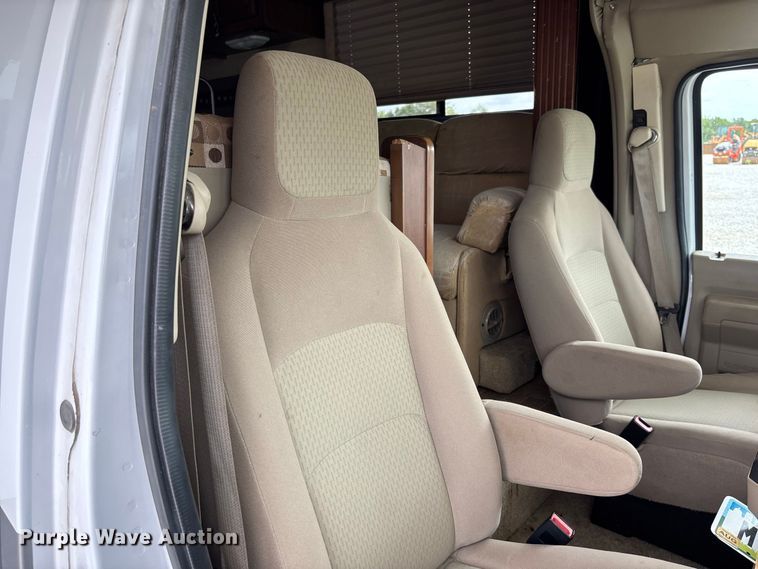 image for item DZ4580 2012 Ford E450 Super Duty Fleetwood Jamboree RV