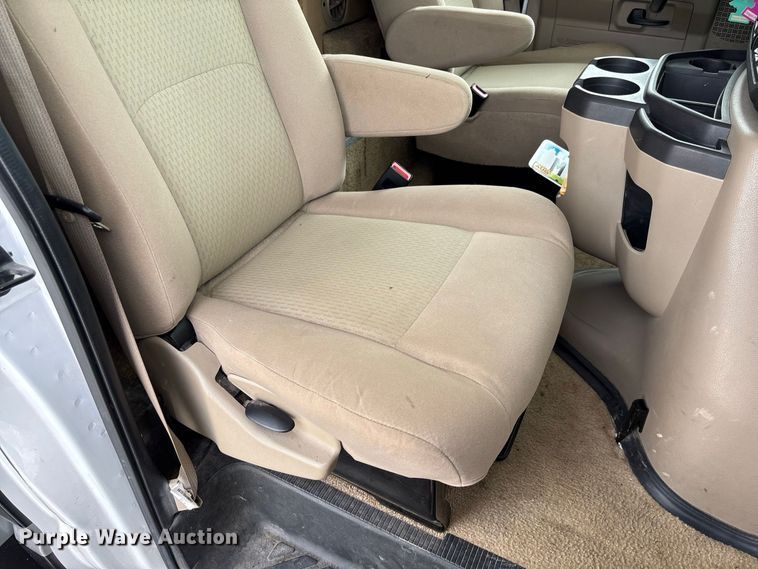 image for item DZ4580 2012 Ford E450 Super Duty Fleetwood Jamboree RV