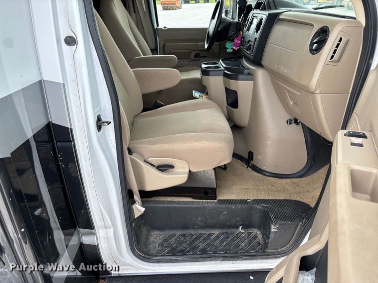 image for item DZ4580 2012 Ford E450 Super Duty Fleetwood Jamboree RV
