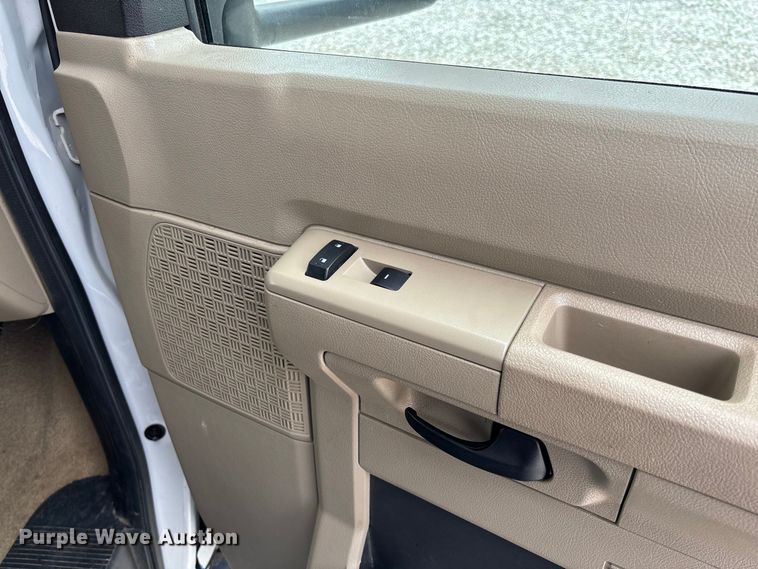 image for item DZ4580 2012 Ford E450 Super Duty Fleetwood Jamboree RV