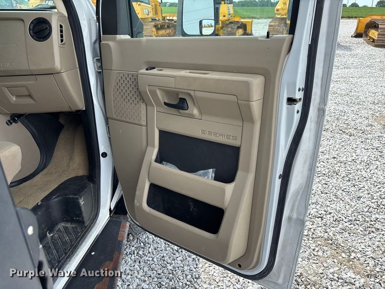 image for item DZ4580 2012 Ford E450 Super Duty Fleetwood Jamboree RV