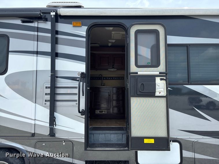 image for item DZ4580 2012 Ford E450 Super Duty Fleetwood Jamboree RV