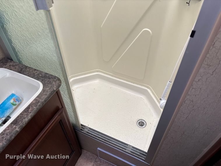 image for item DZ4580 2012 Ford E450 Super Duty Fleetwood Jamboree RV