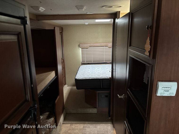 image for item DZ4580 2012 Ford E450 Super Duty Fleetwood Jamboree RV