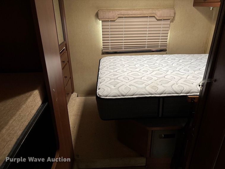 image for item DZ4580 2012 Ford E450 Super Duty Fleetwood Jamboree RV