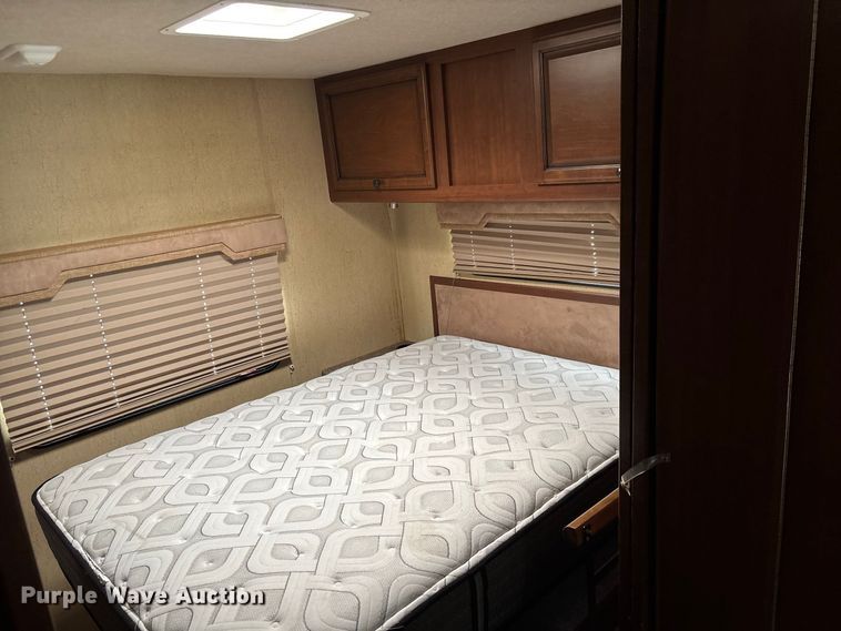 image for item DZ4580 2012 Ford E450 Super Duty Fleetwood Jamboree RV