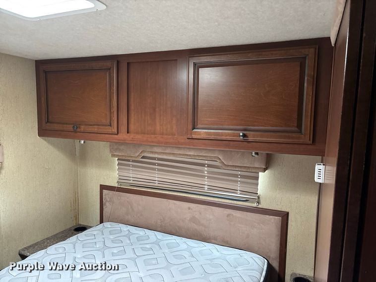 image for item DZ4580 2012 Ford E450 Super Duty Fleetwood Jamboree RV
