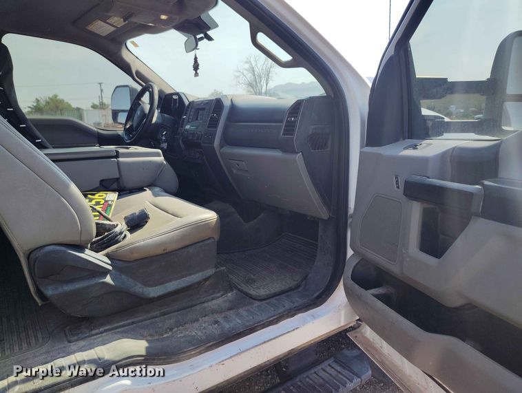 image for item ED0159 2020 Ford F450 Ext. Cab truck cab and chassis