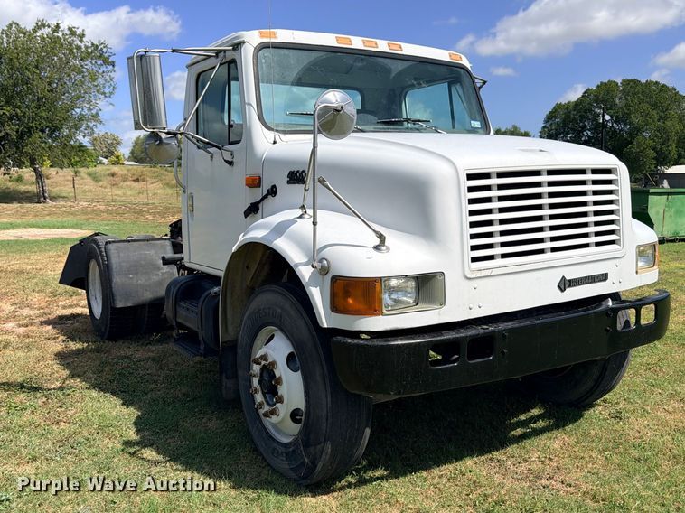 image for item ED5471 2001 International 4900 semi truck